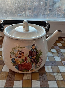 продам эмалированный чайник Риддер