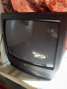 продам недорого цветной телевизор Риддер