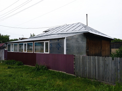 В городе Шемонаиха, ВКО. Продается дом из бруса в двух уровнях, оцинкованная крыша. Шемонаиха