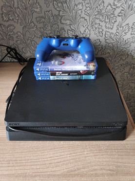 Игровая приставка PlayStation 4 Slim 1TB (bundle с тремя дисковыми изданиями игр). Алматы