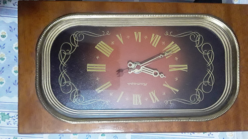 Продам настольные часы " Янтарь " в хорошем состоянии . Размер: длина 29, высота 17, ширина 7см. Ре Усть-Каменогорск