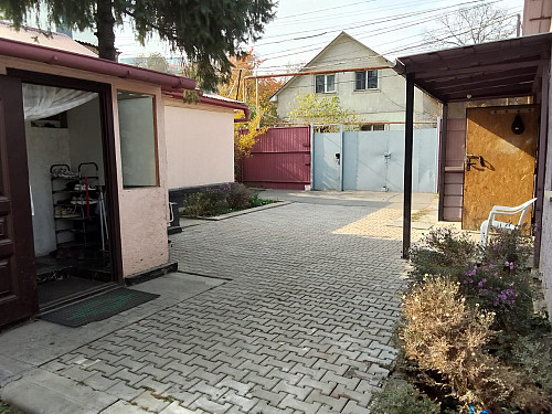 Участок 8, 33 сотки в центре Алматы . Дом в подарок Алматы