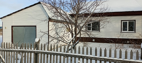 Продам трехкомнатную квартиру Алтай