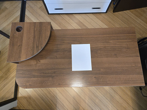 Продам письменный стол 132 см с полкой под монитор, темный орех, б/у, отличное состояние Алматы