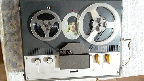 Продам ретро Советский магнитофон " Соната" В отличном состоянии с записью группы “Интеграл”на к Усть-Каменогорск