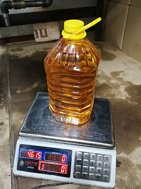 Нерафинированное подсолнечное масло в ПЭТ продам. Усть-Каменогорск