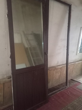 Продам пластиковую дверь стекло бронза Астана